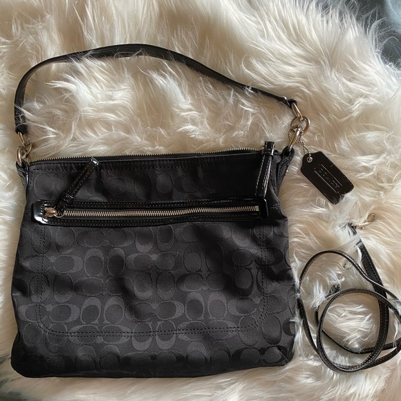 Coach Handbags - GUC Coach purse